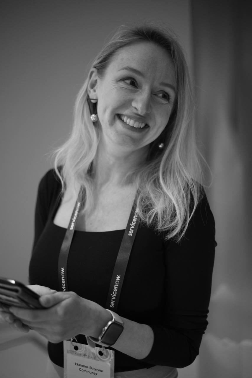 Ekaterina aus dem Communex-Team im Gespräch